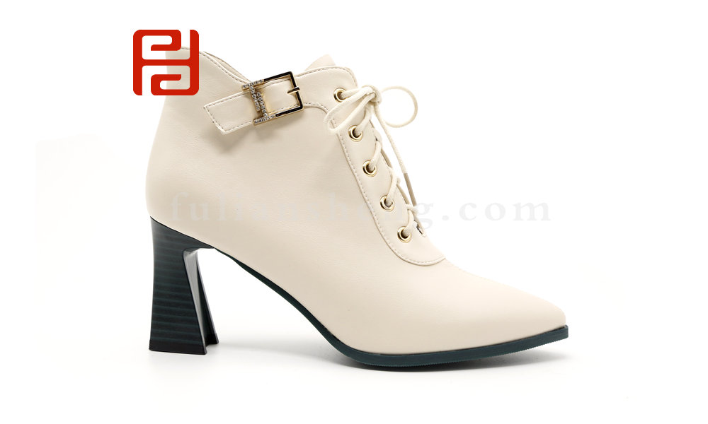 福連升休閑鞋2020冬短筒靴子時(shí)尚百搭高跟尖頭粗跟馬丁靴圖片