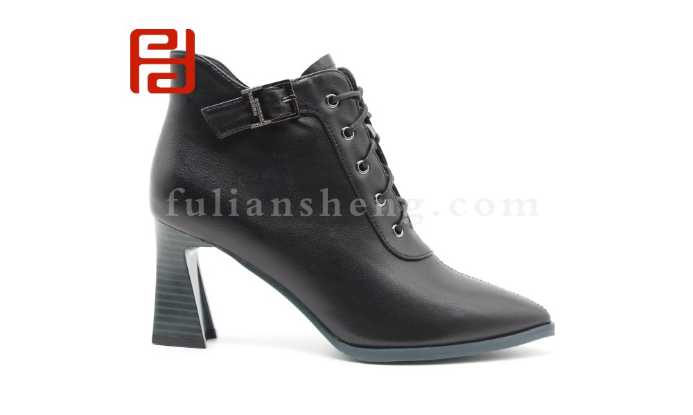 福連升休閑鞋2020冬短筒靴子時(shí)尚百搭高跟尖頭粗跟馬丁靴圖片