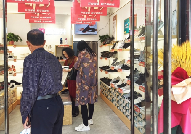 賀：福連升品牌布鞋山西陽(yáng)泉盂縣加盟店正式開業(yè)！